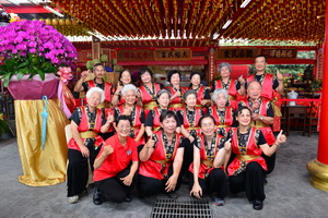 長青鼓藝組合影留念